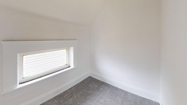 Building Photo - Old Brooklyn Area - 3 Bedroom Single Famil...