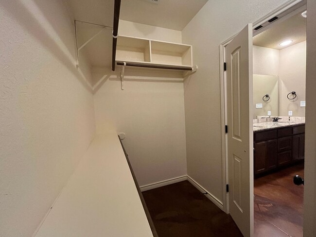 Building Photo - 3 Bedroom Single Family Home