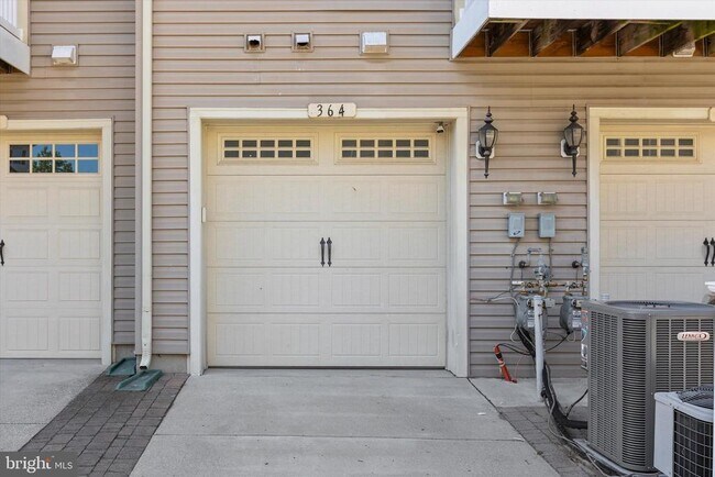 Building Photo - 364 Chessington Dr