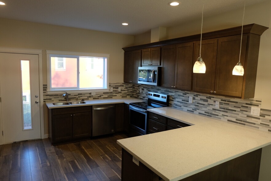 Building Photo - 5883 NE Failing St