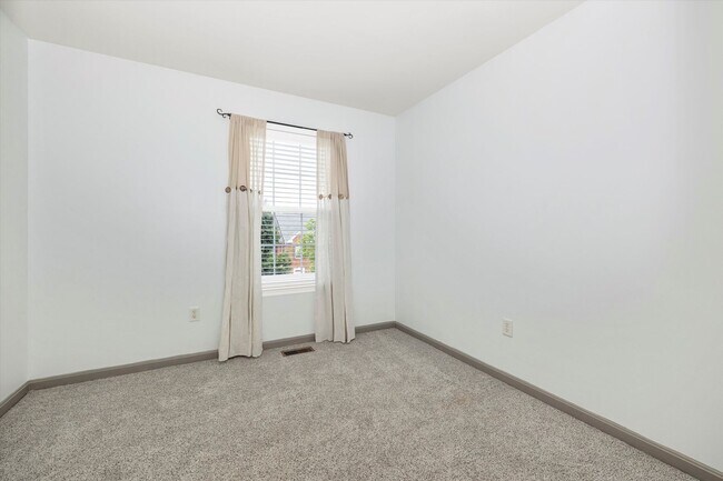 Building Photo - Twin Arch Crossing Rental