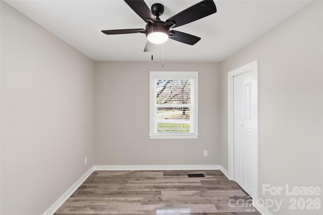 Building Photo - 2301 Shamrock Dr