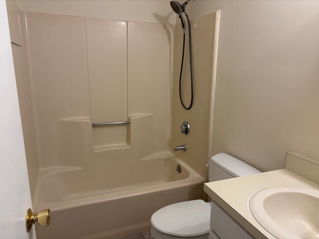 Building Photo - 20 Maple Ave