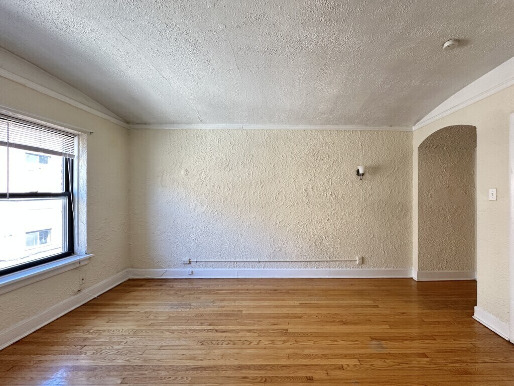 Building Photo - 535 W Arlington Pl