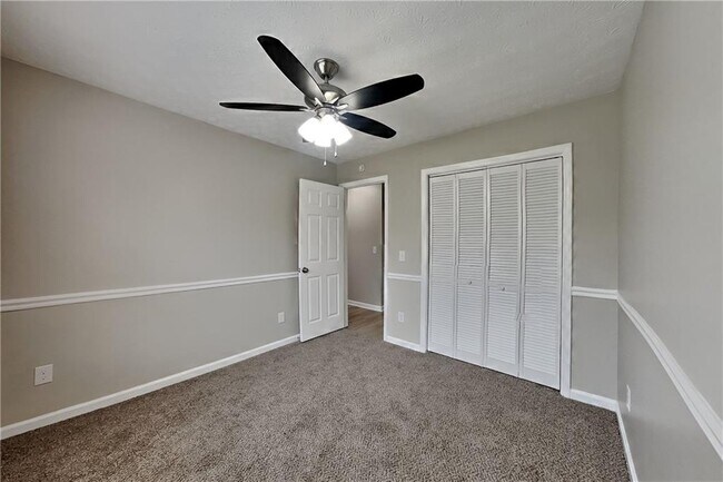 Building Photo - 5493 Riverchase Dr