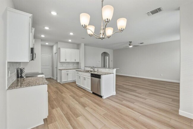 Building Photo - 301 Serpentine Ln