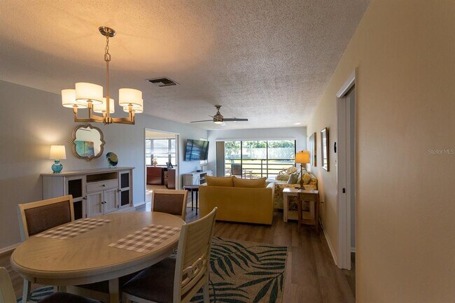 Building Photo - 5630 Golf Pointe Dr