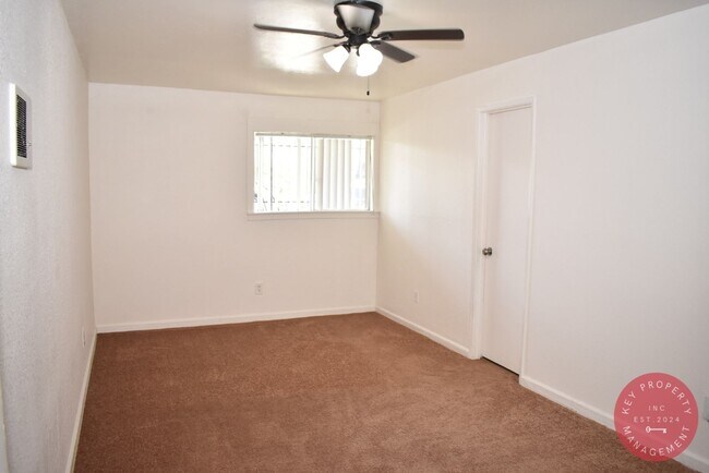 Building Photo - Charming 2-Bedroom East San Diego Apartment