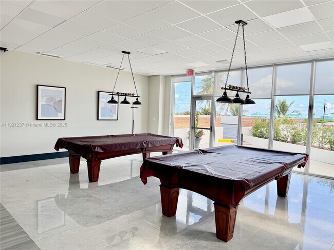 Building Photo - 3140 S Ocean Dr