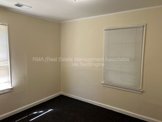 Building Photo - 716 Ray St