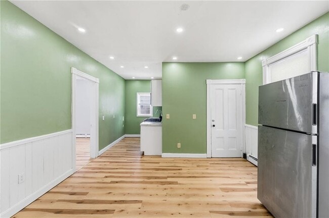 Building Photo - 18 Geneva St