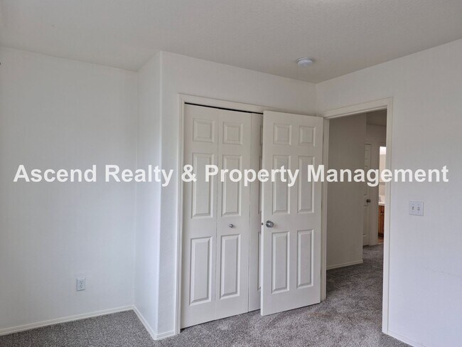 Building Photo - Bethany 3 Bed + Office on Main Fenced Back Yard w/Deck 2 Car Attached Garage Available Now!