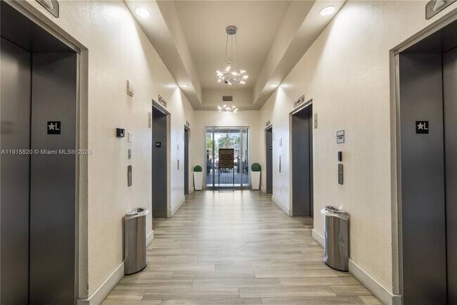 Building Photo - 1750 N Bayshore Dr