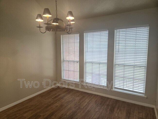 Building Photo - 13820 Oakmond Rd