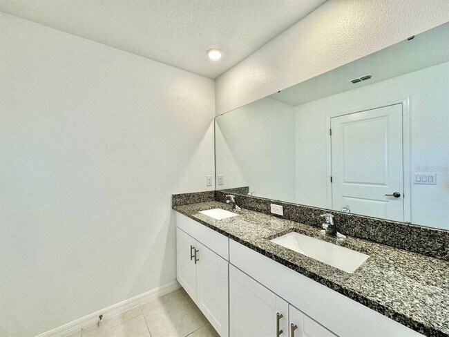 Building Photo - 6093 Acara Ln