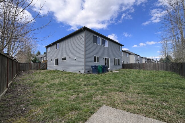 Building Photo - Spacious 4-Bedroom Home with Balcony and Fenced Yard in Marysville
