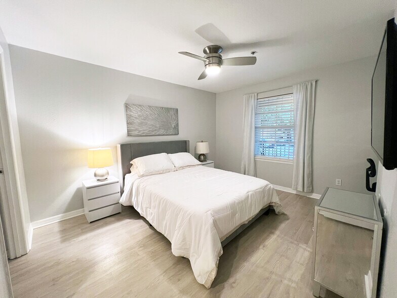 Bedroom - 7230 Westpointe Blvd