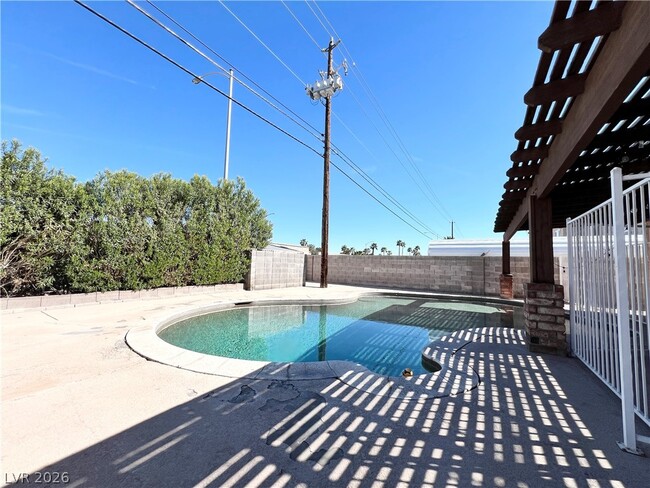 Building Photo - 6446 Meadowlark Ln