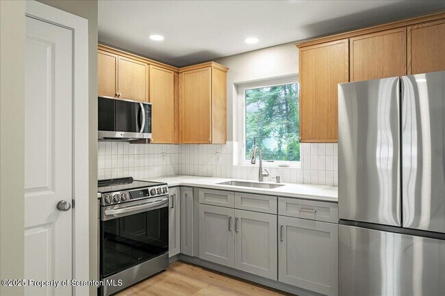 Building Photo - 822-822 Delaware St