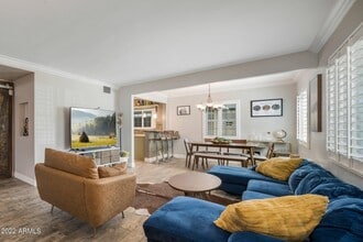 Building Photo - 4302 E Wilshire Dr