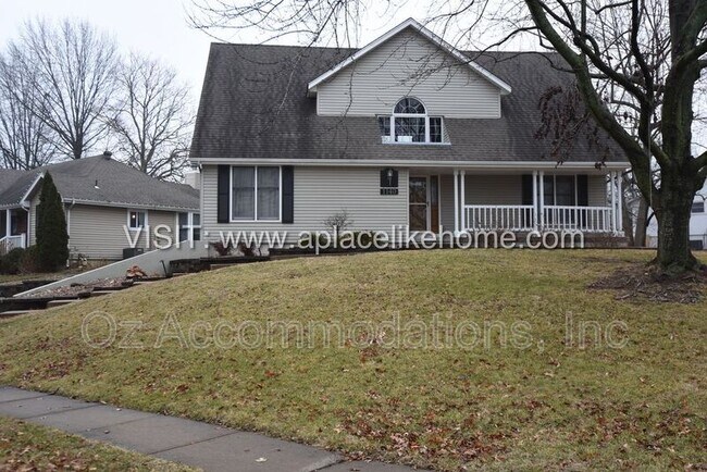 Building Photo - 1140 SW Huntington Rd