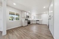 Building Photo - Large Brand New Remodeled 1 Bedroom unit with Washer Dryer Hookups - MUST SEE!!!