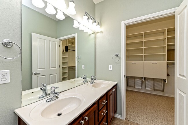 Building Photo - 533 Mill Pond Path