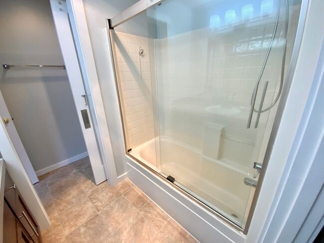 Building Photo - Large Updated 2 Bed, 1.5 Bath Townhouse w/ Washer & Dryer + Off-street Parking