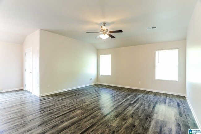 Building Photo - 281 Hillcrest Dr