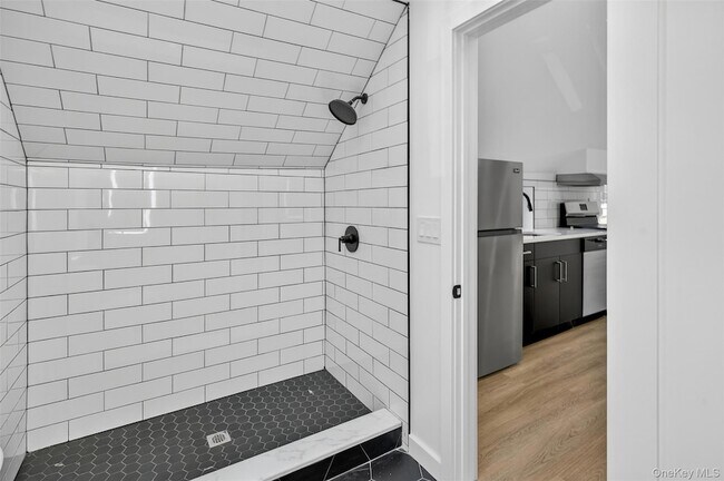 Building Photo - 165 W Main St