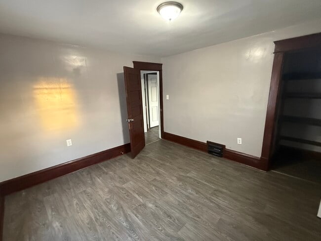 Building Photo - 429 Maple Ave