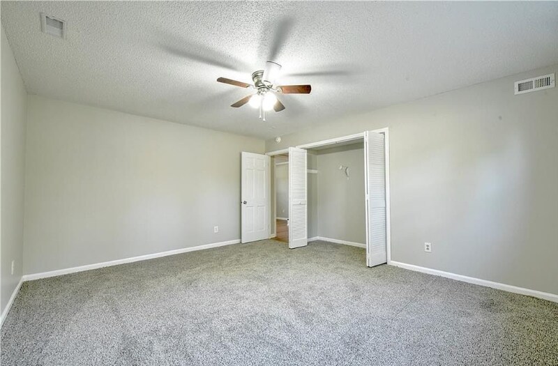 Building Photo - 233 Vivian Dr