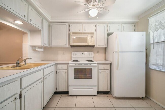 Building Photo - 4244 Tamargo Dr