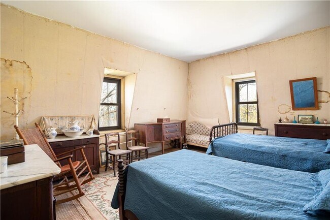 Building Photo - 138 Elm Dr