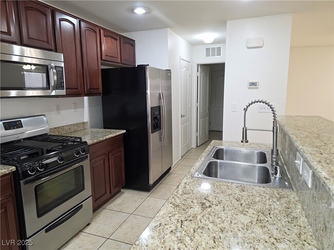 Building Photo - 9252 Valley Ranch Ave