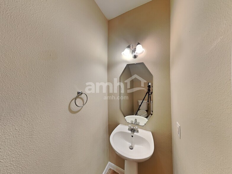 Building Photo - 4103 Chiselhurst