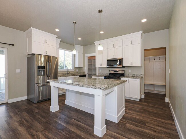 Building Photo - 4-bedroom, 2.5 bathroom Home