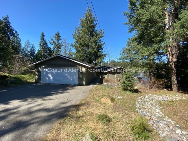 Primary Photo - 2+ bed, 2 bath house on the Spokane River!