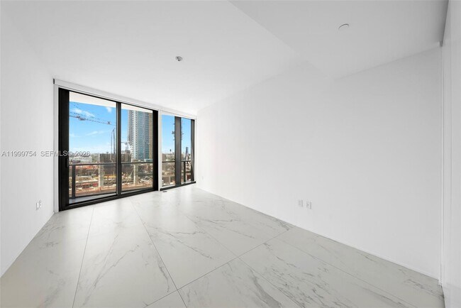 Building Photo - 1000 Biscayne Blvd