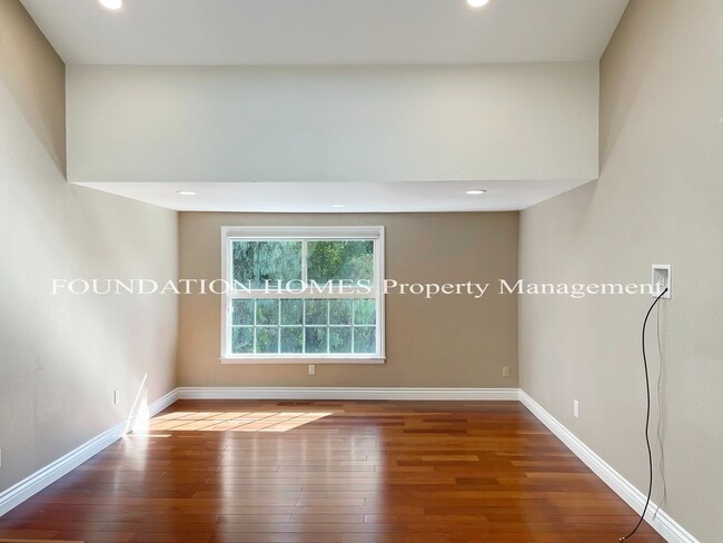 Building Photo - 216 San Ramon Way