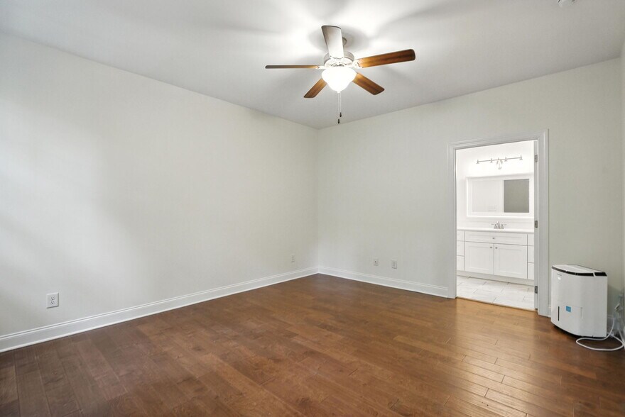 Building Photo - 1541 Louisiana Ln