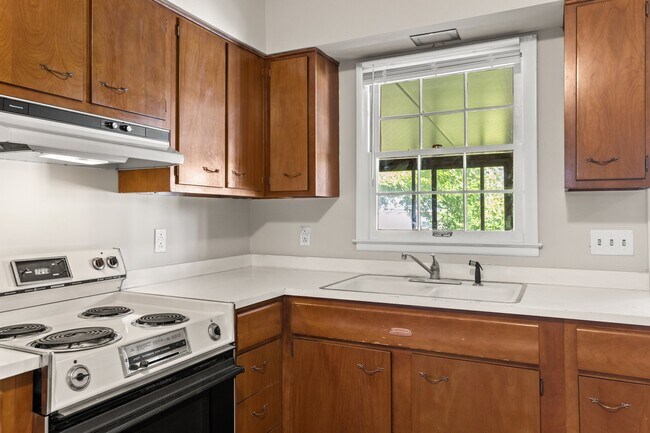 Building Photo - 2125 Talisman Rd