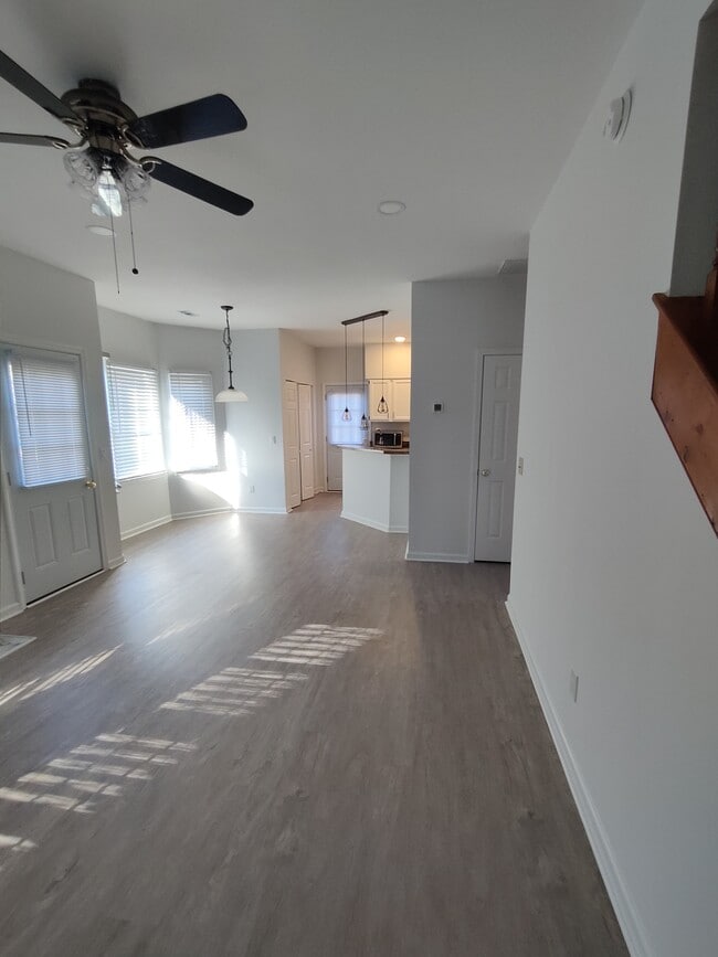 Building Photo - 7828 Littleman Ln