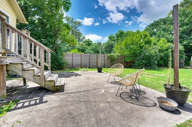 Building Photo - Walk to Hillsboro Village – 24th Ave S Gem!