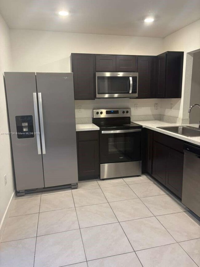 Building Photo - 449 NE 5th Ln