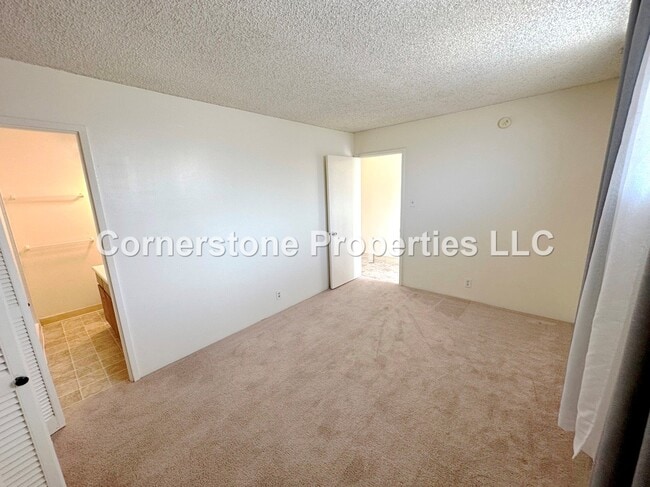 Building Photo - 2873 S King St