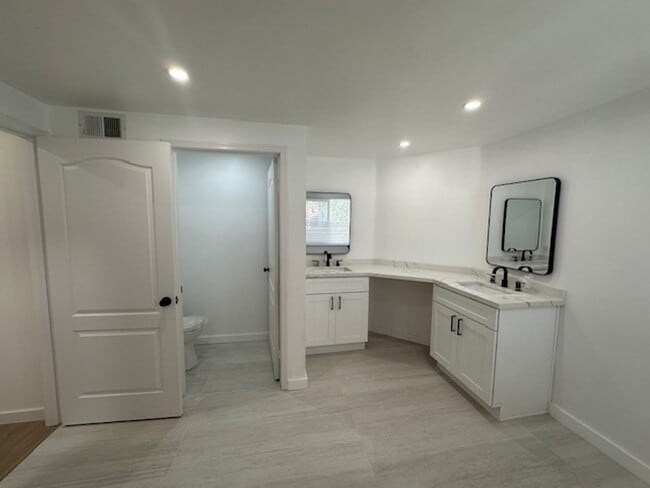 Building Photo - Stunning gated executive home completely redone