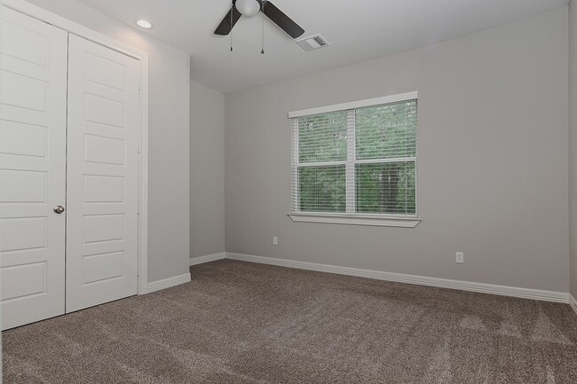 Building Photo - 16407 Wagon Wheel Rd