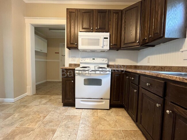 Building Photo - Three bedrooms, one and a half baths