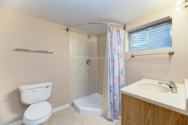 Building Photo - 1413 Skylark Ln